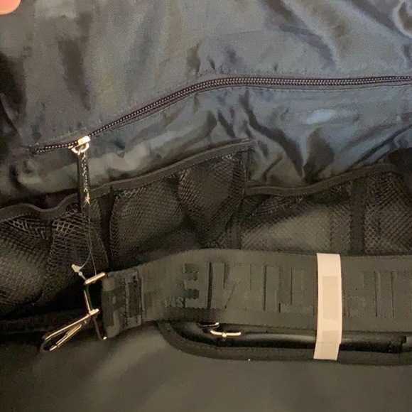 SOLD xx NEW Lifetime Fitness Gym Duffle - Picture 2 of 7